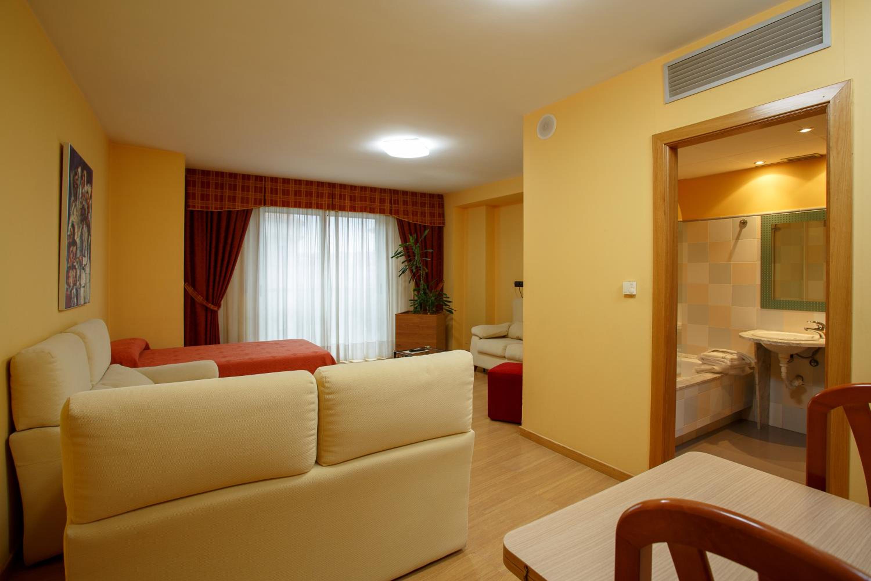 Фото Hotel Pontiñas