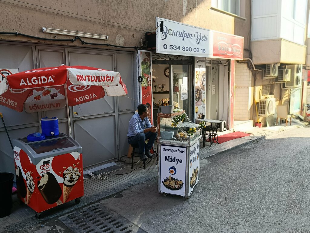 Restaurant Boncuğun Yeri Battal Bey Midye Evi, Izmir, photo