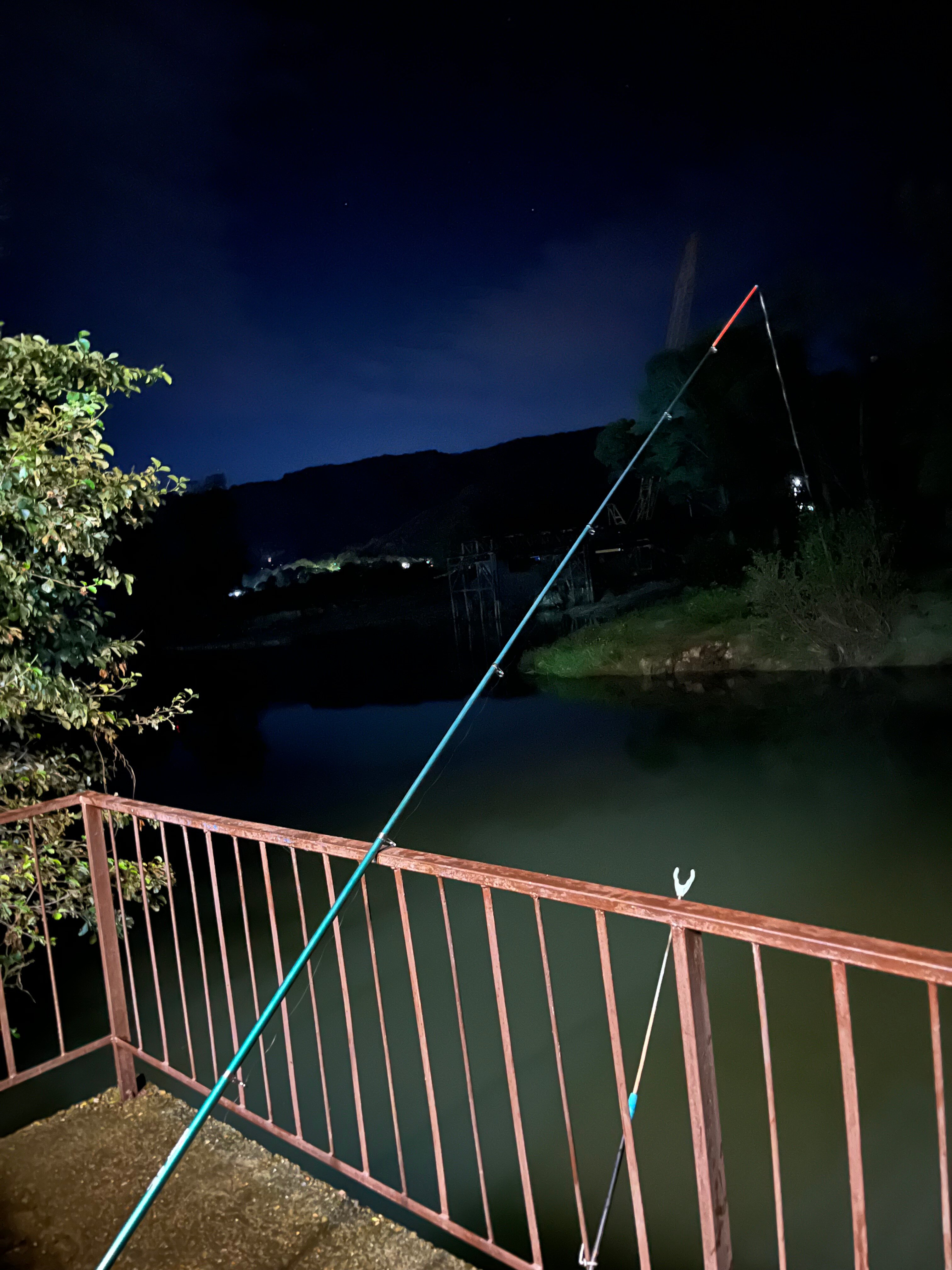 Фото Замок у реки