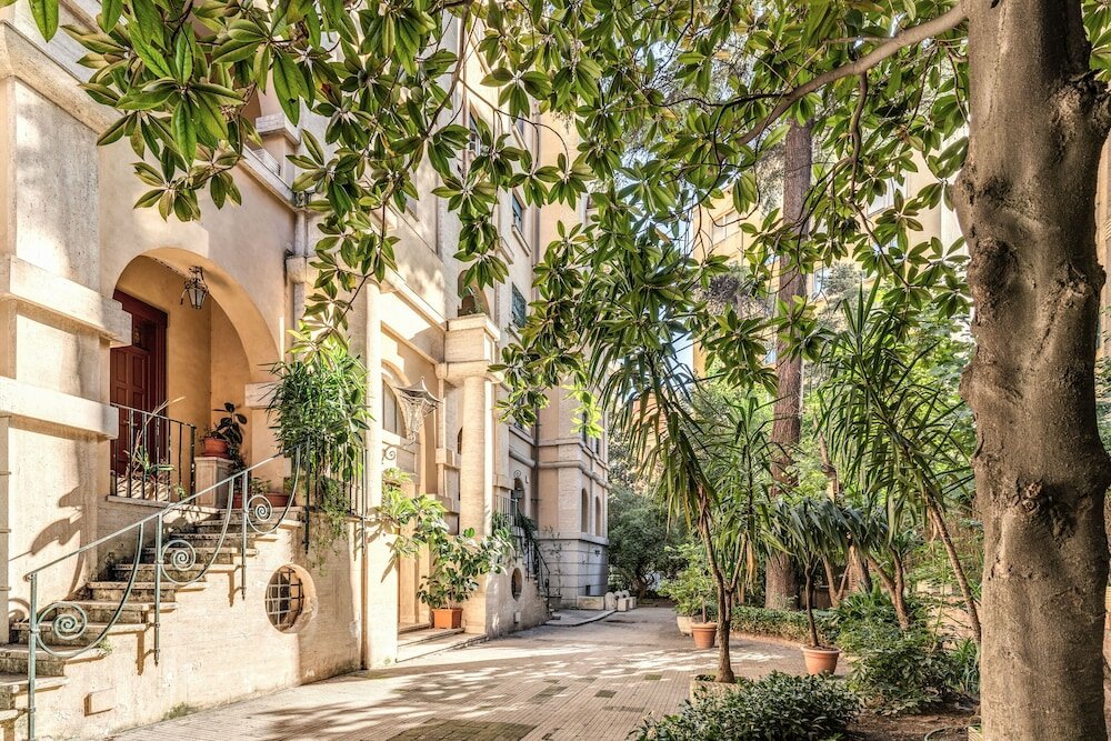 Фото отеля 1