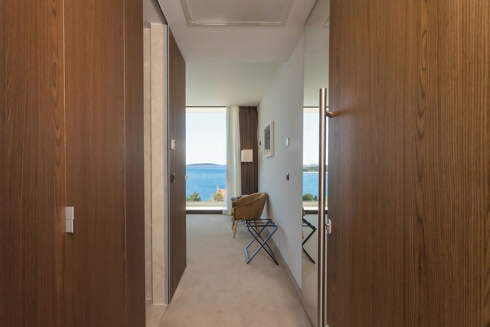 Фото Golden Rays Luxury Apartments