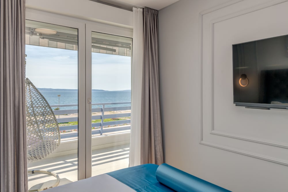 Фото Beachfront Holiday Apartments