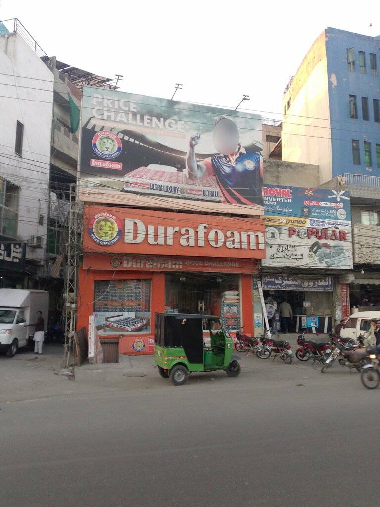 Thrift store Dura Foam, Lahore, photo