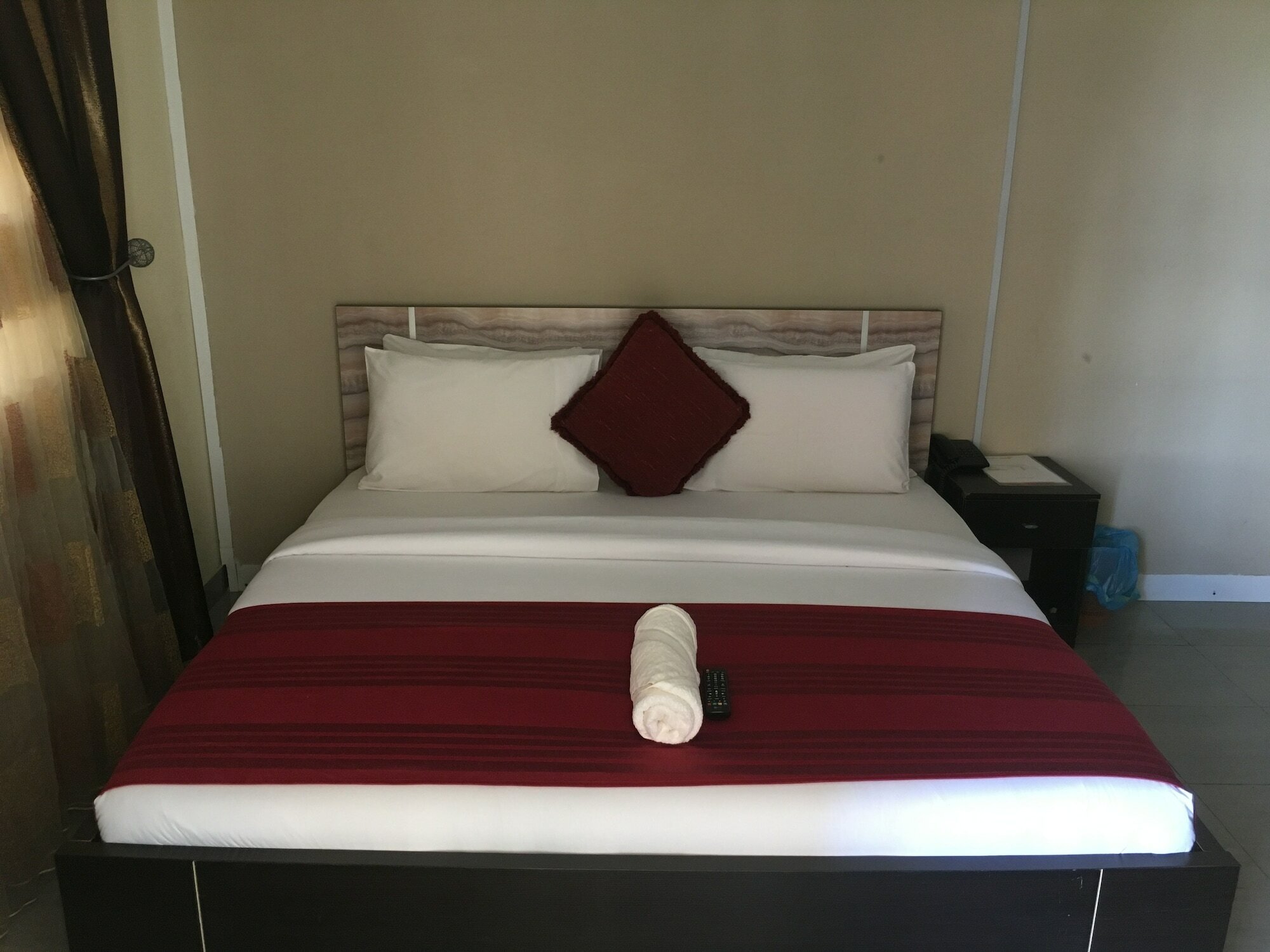 Фото Bates Place Apartments