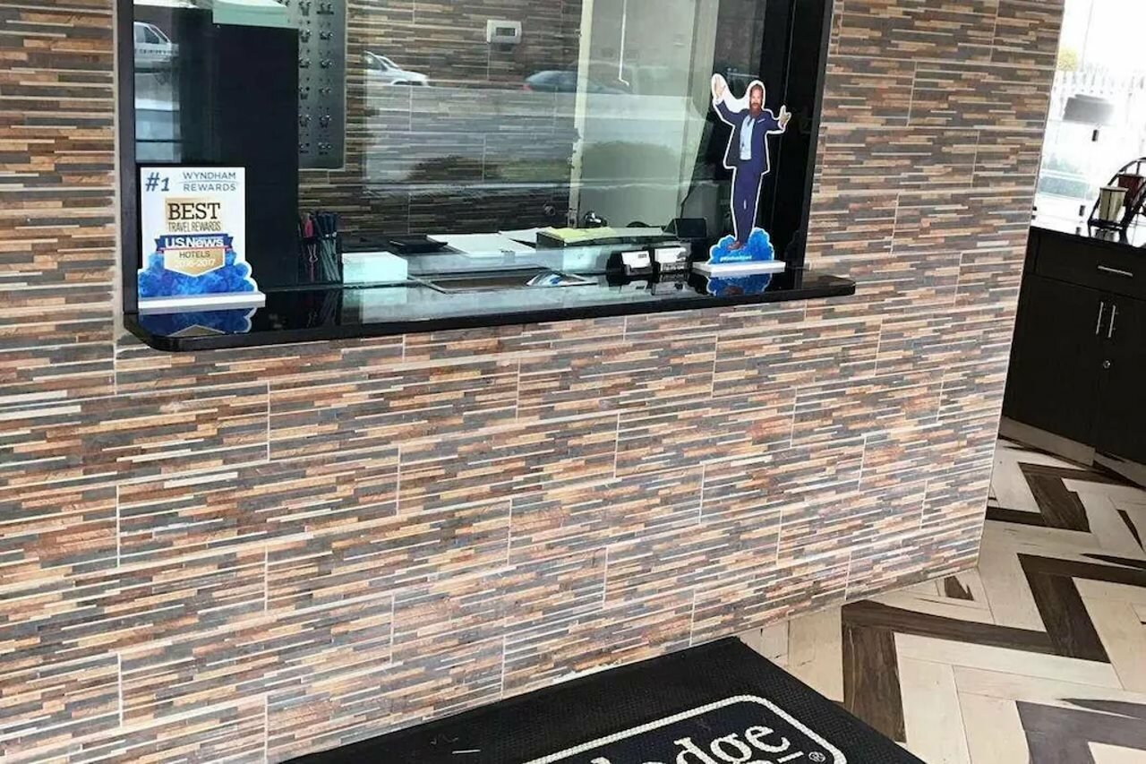 Фото Travelodge by Wyndham Avenel Woodbridge