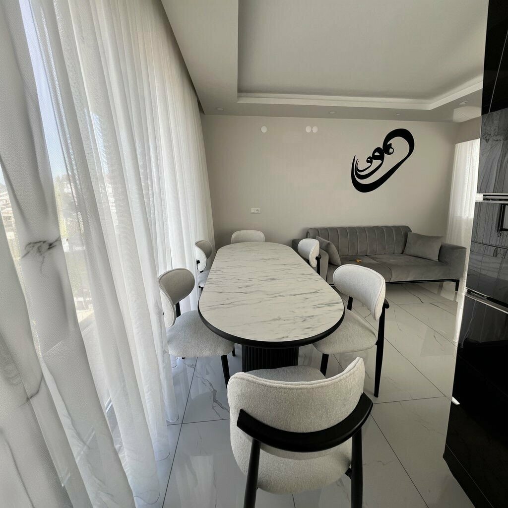 متجر ملابس By Varan Concept Table Chair & Accessories ، ، صورة