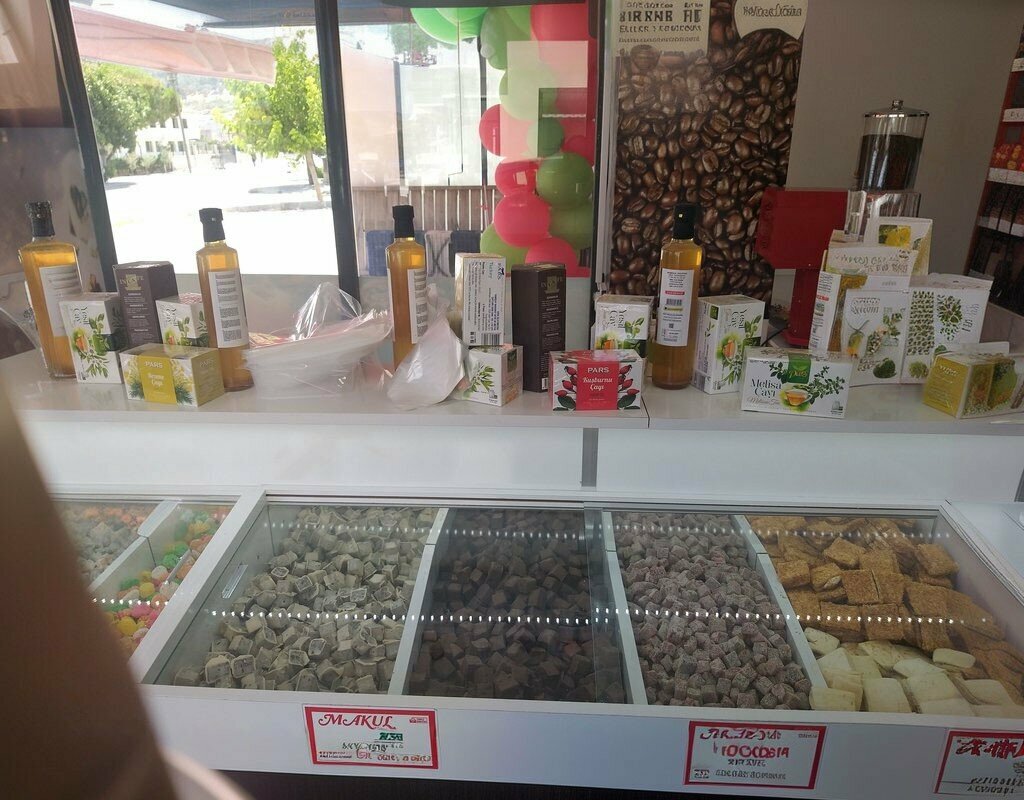 Nuts, snacks, dried fruits Reasonable Nut Seller, Golmarmara, photo