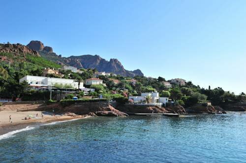 Гостиница Hotel Les Flots Bleus в Сене-Рафаэле