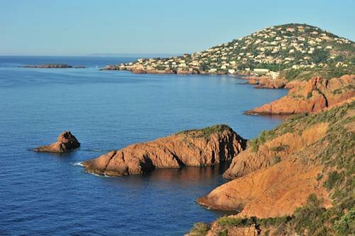 Гостиница Hotel Les Flots Bleus в Сене-Рафаэле