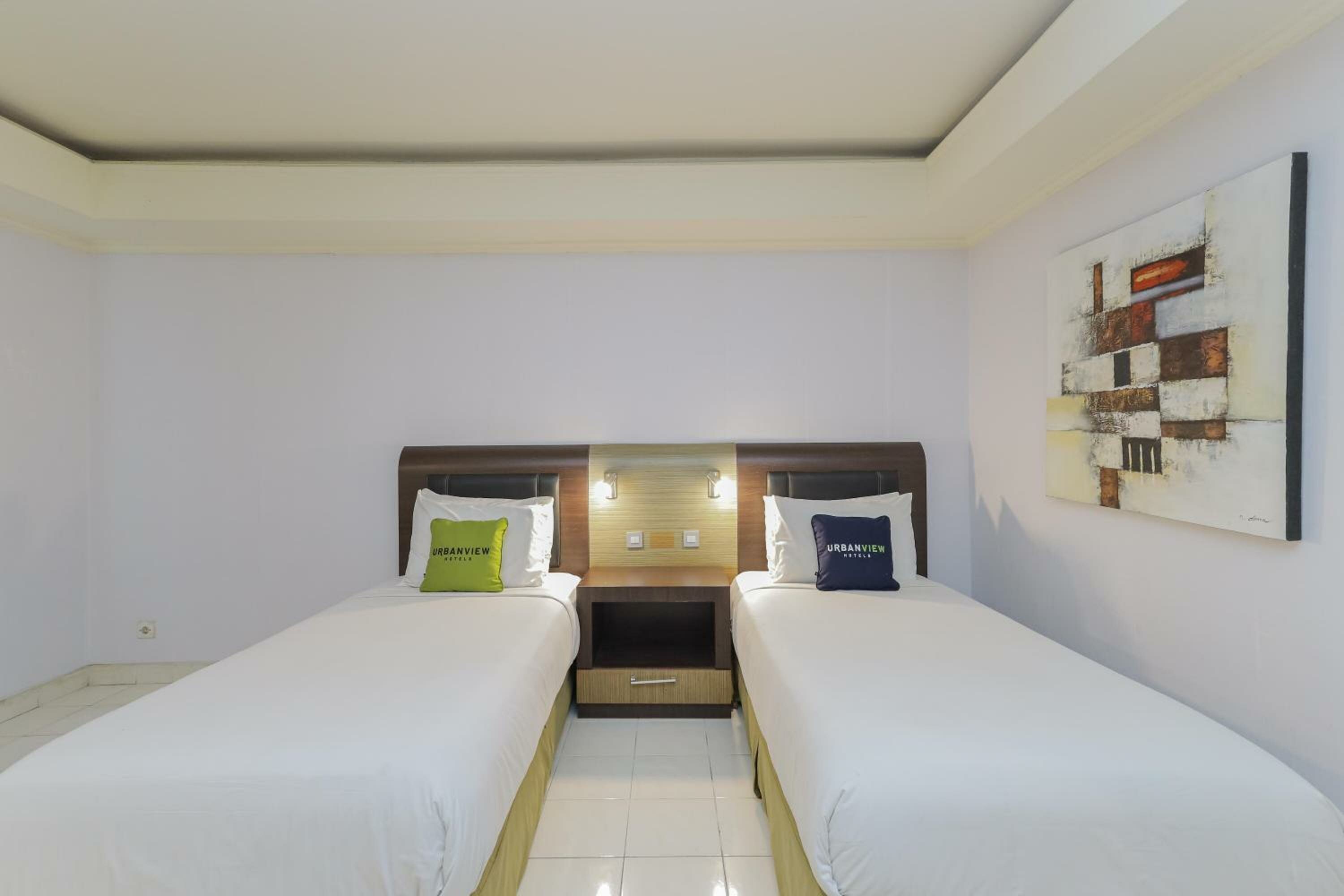 Фото Urbanview Hotel Taman Suci Denpasar Bali