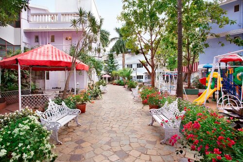 Гостиница Avion Holiday Resort в Лонавала