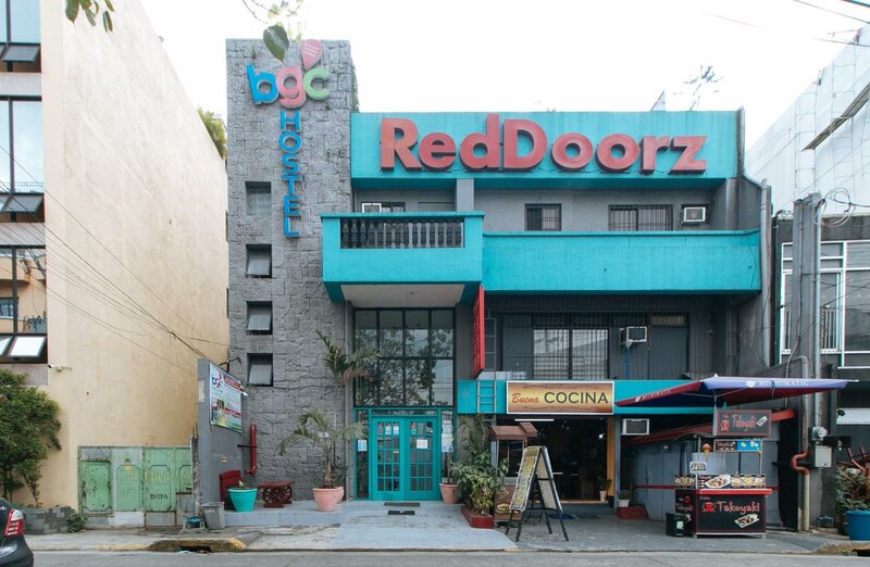 Гостиница RedDoorz Plus @ Danlig Street Makati