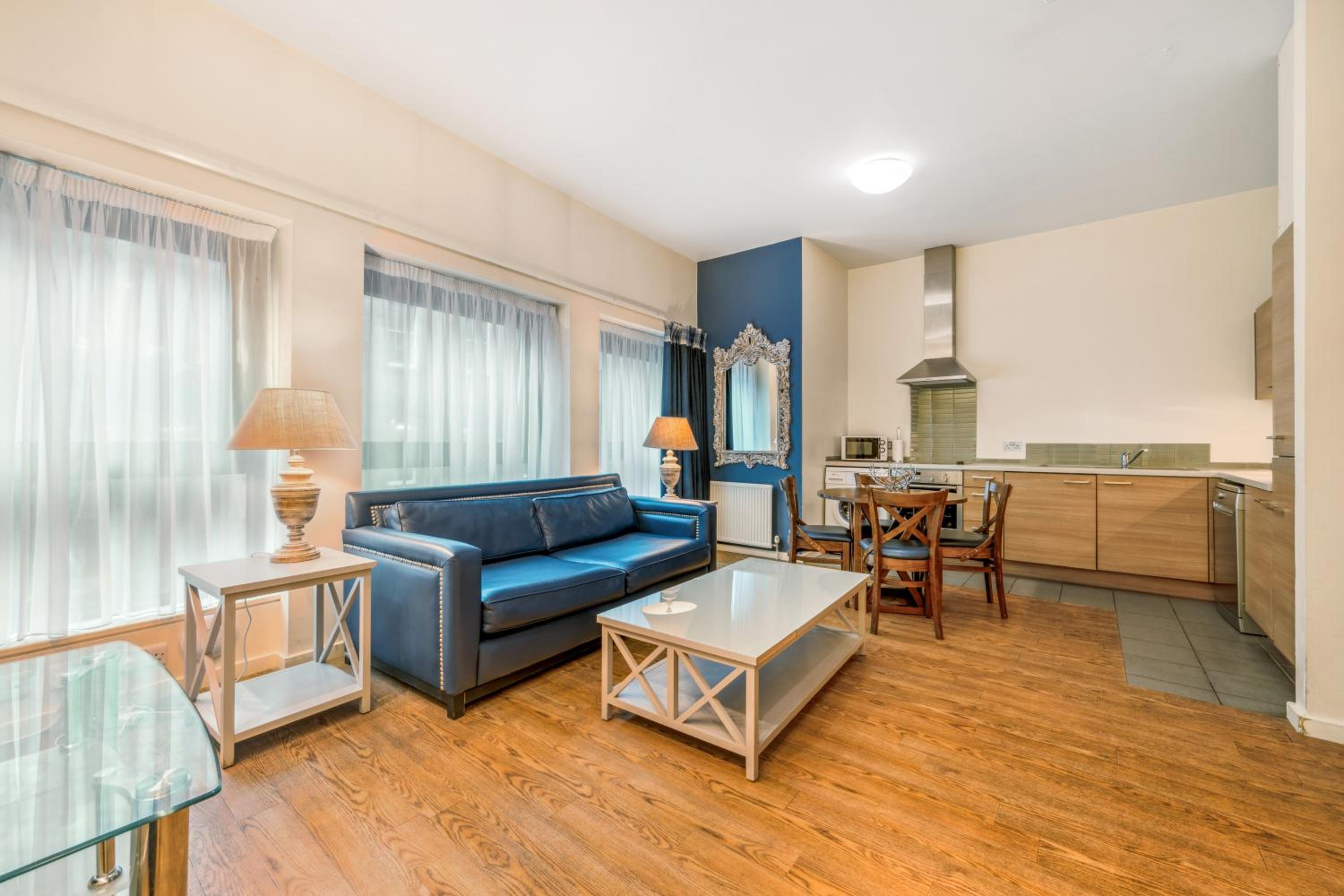 Фото Princes Street Suites