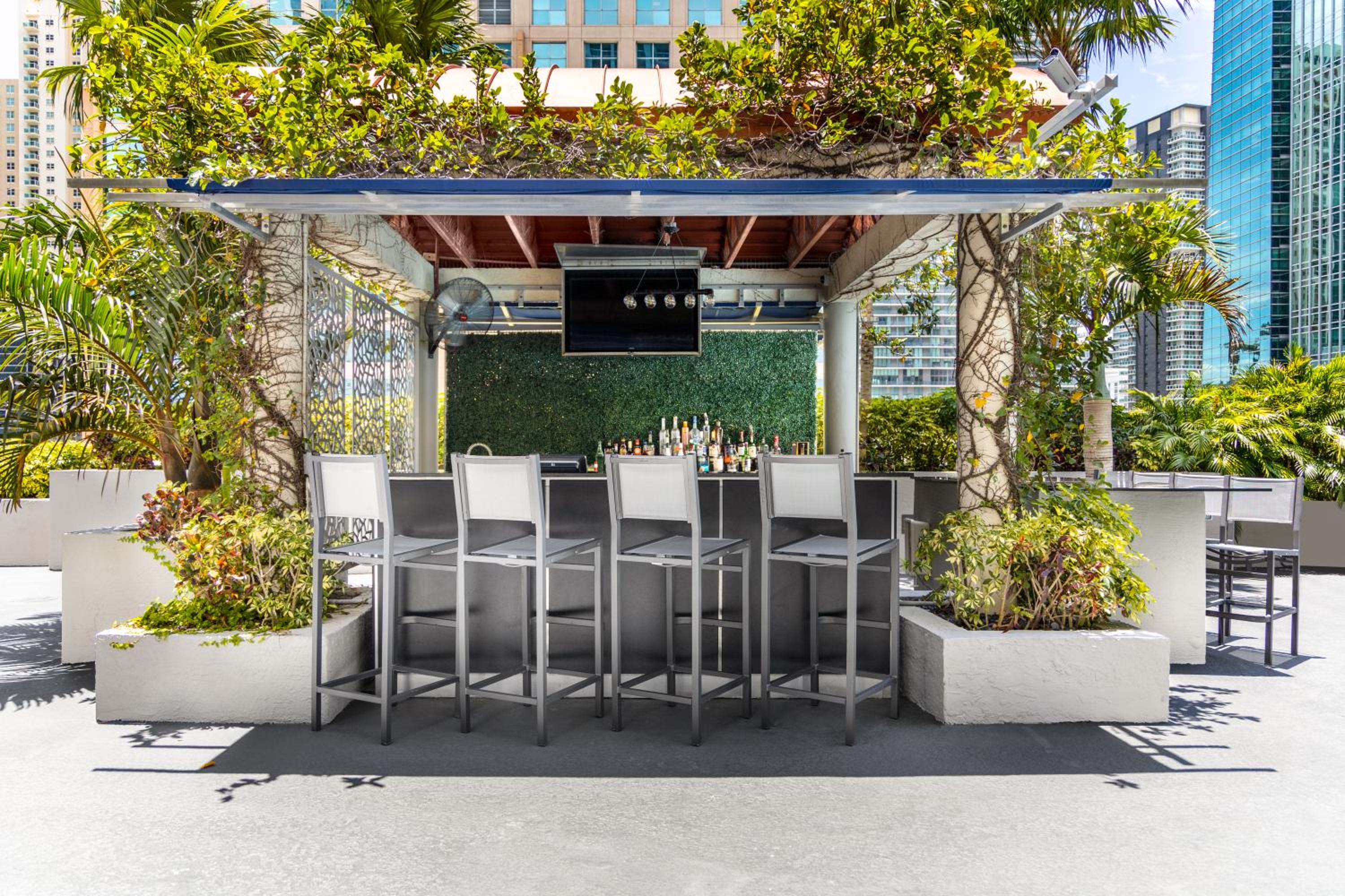 Фото Fortune House Hotel Suites