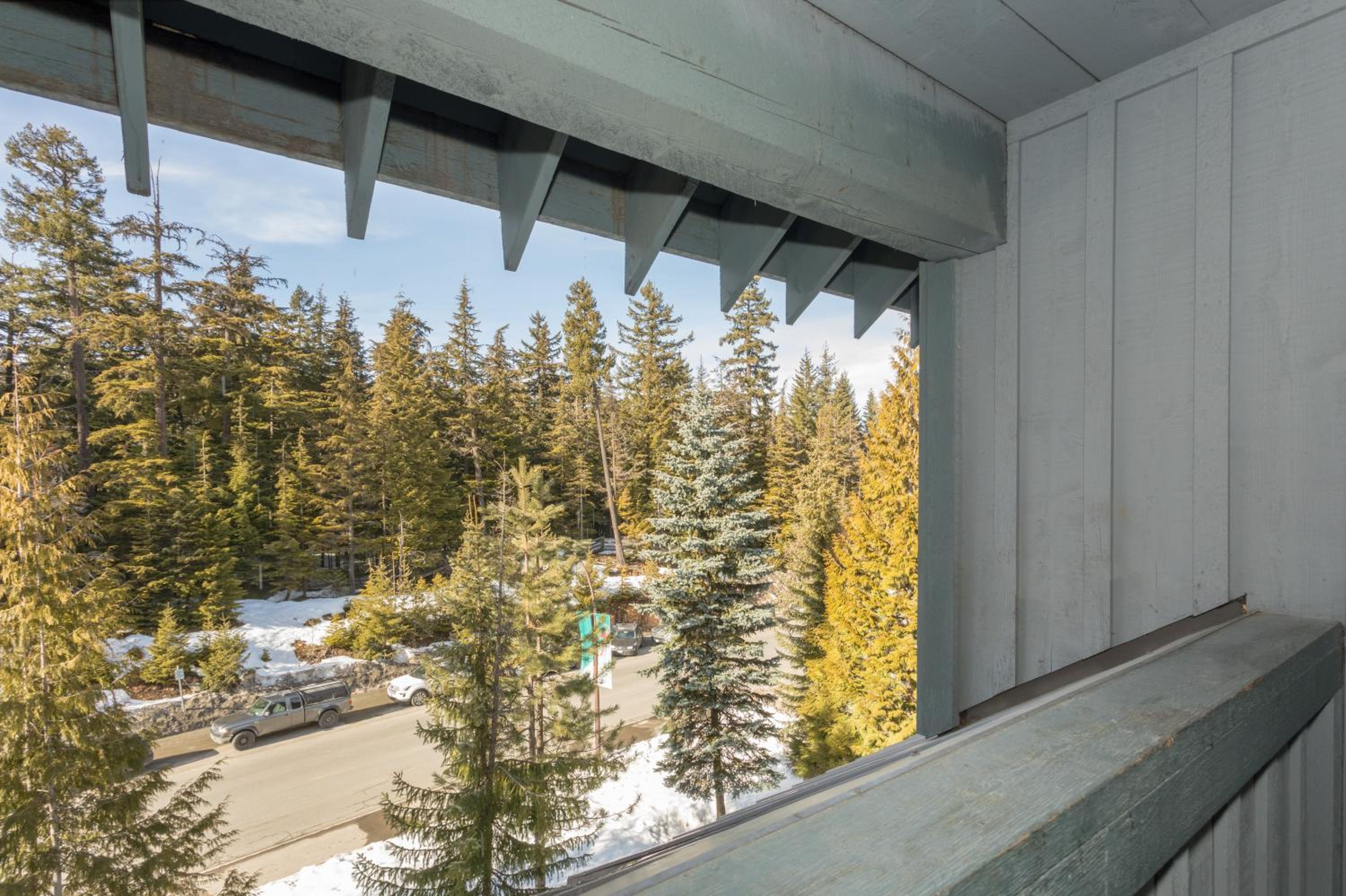 Фото Glacier Lodge Boutique Hotel