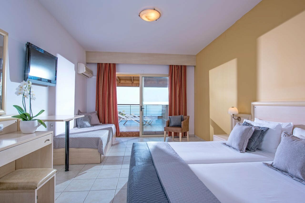 Фото Blue Bay Resort Hotel