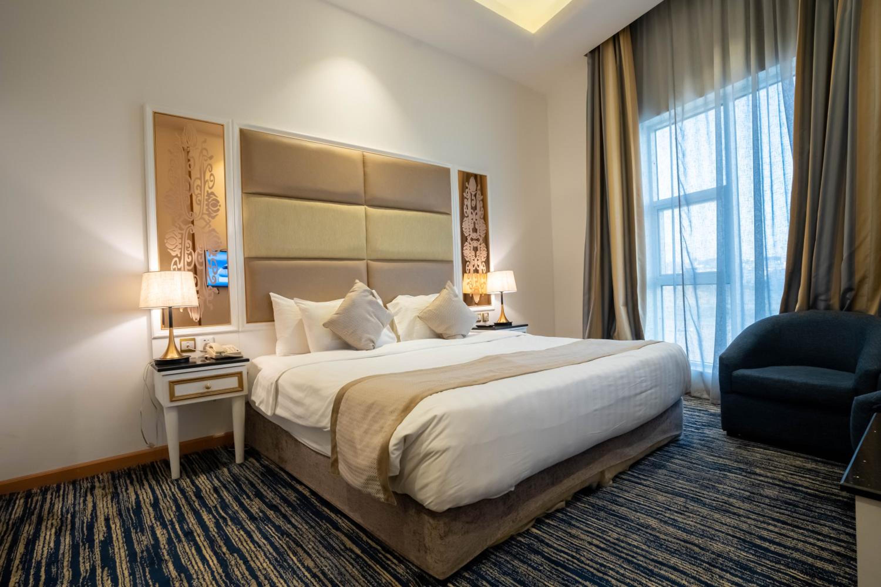 Фото Platinum Alkhamseen