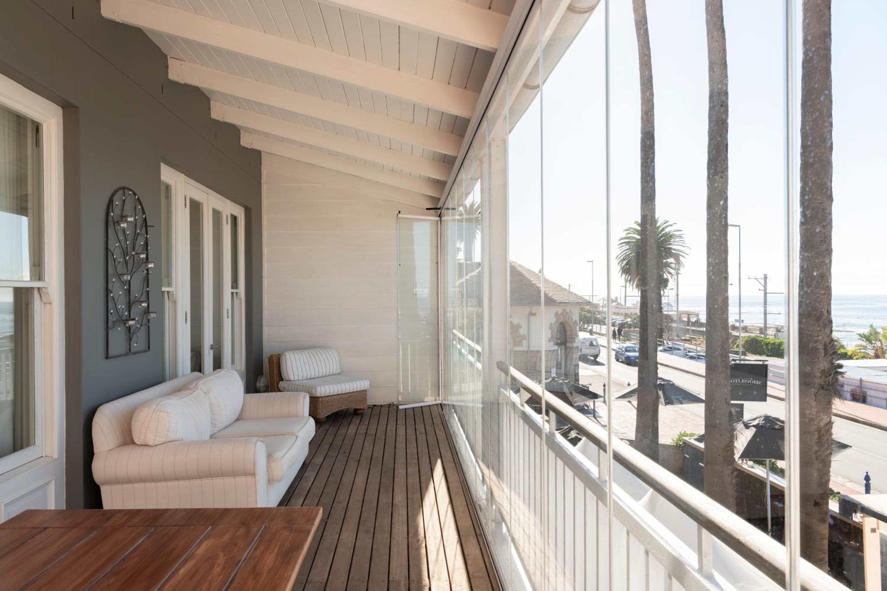 Фото The Majestic Apartment