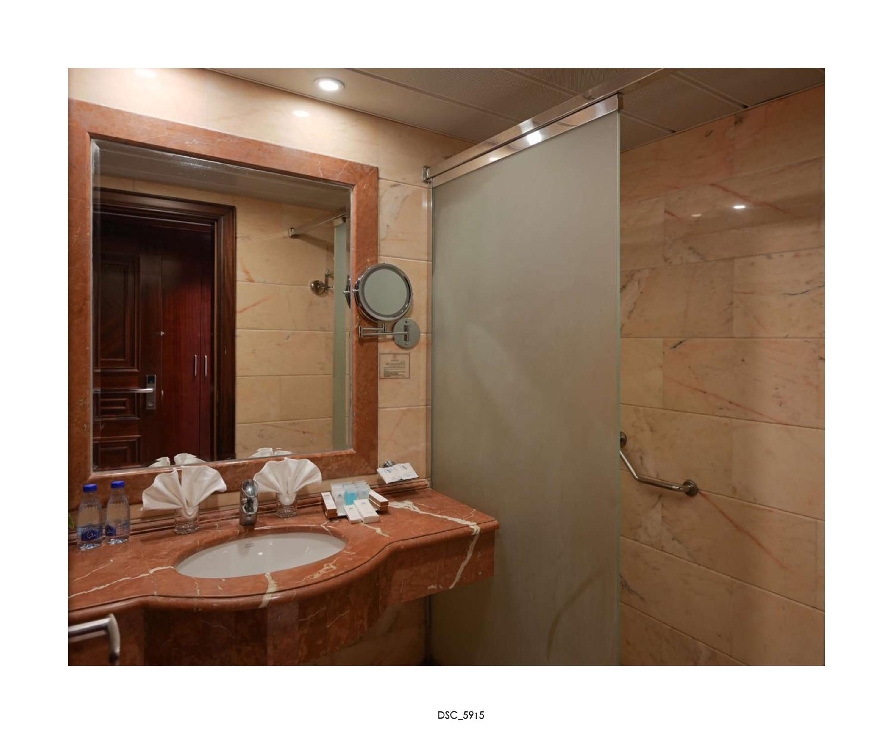 Фото Emaar Royal Hotel