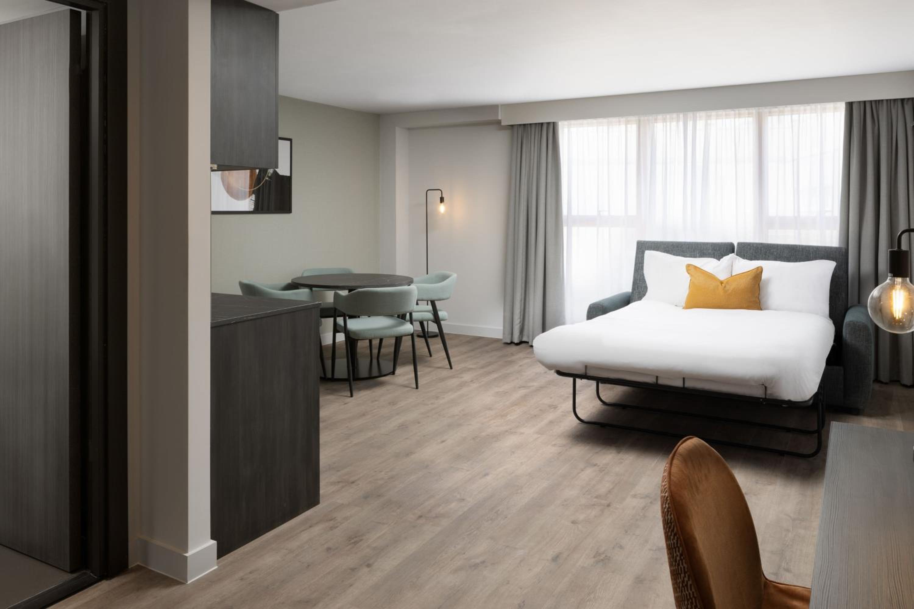 Фото Residence Inn Manchester Piccadilly