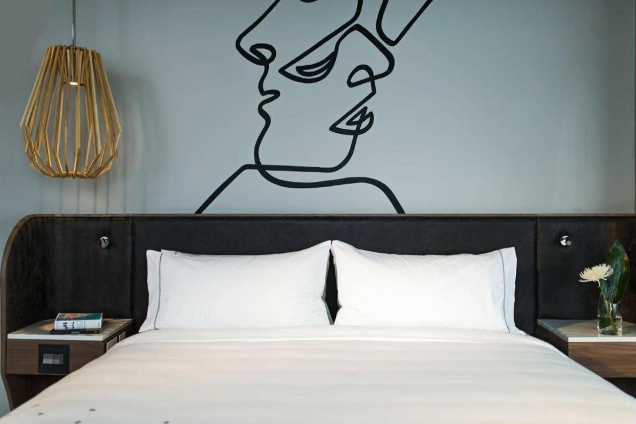 Фото Renaissance Montreal Downtown Hotel