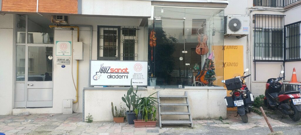 School of the arts Guz Art Academy, Izmir, photo