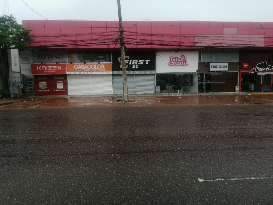 Clothing store First sc, Santa Cruz de la Sierra, photo