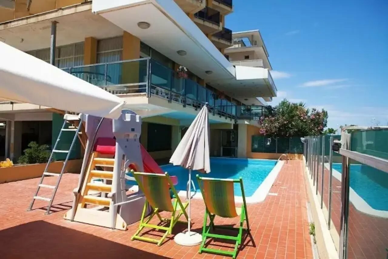 Фото Hotel Crown