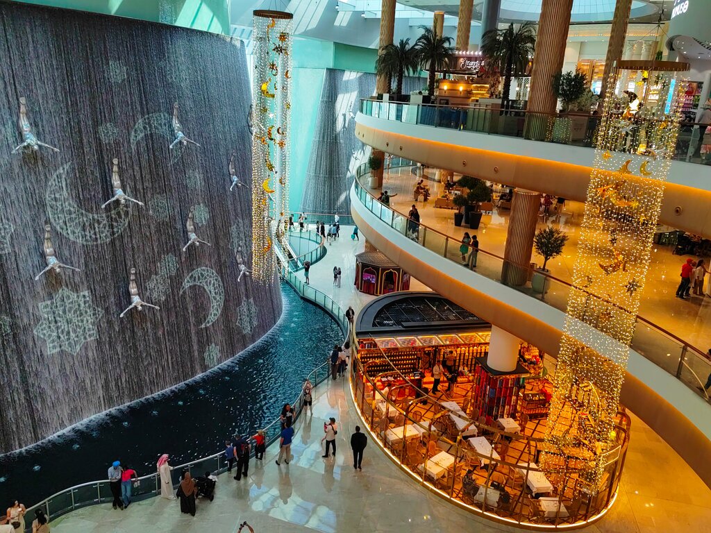 Fountain Pearl Divers Dubai Mall Waterfall, Dubai, photo