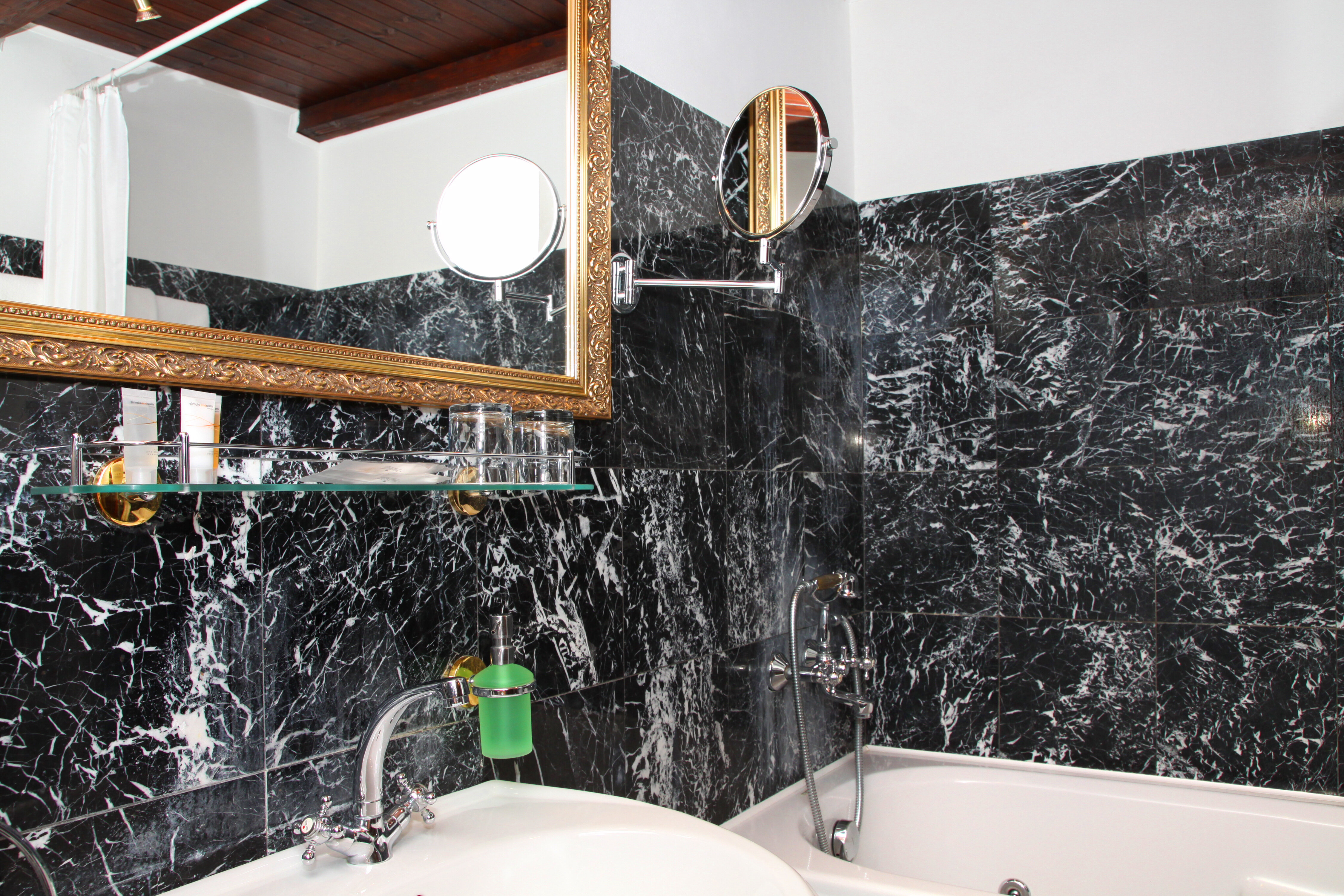 Фото King Charles Boutique Residence