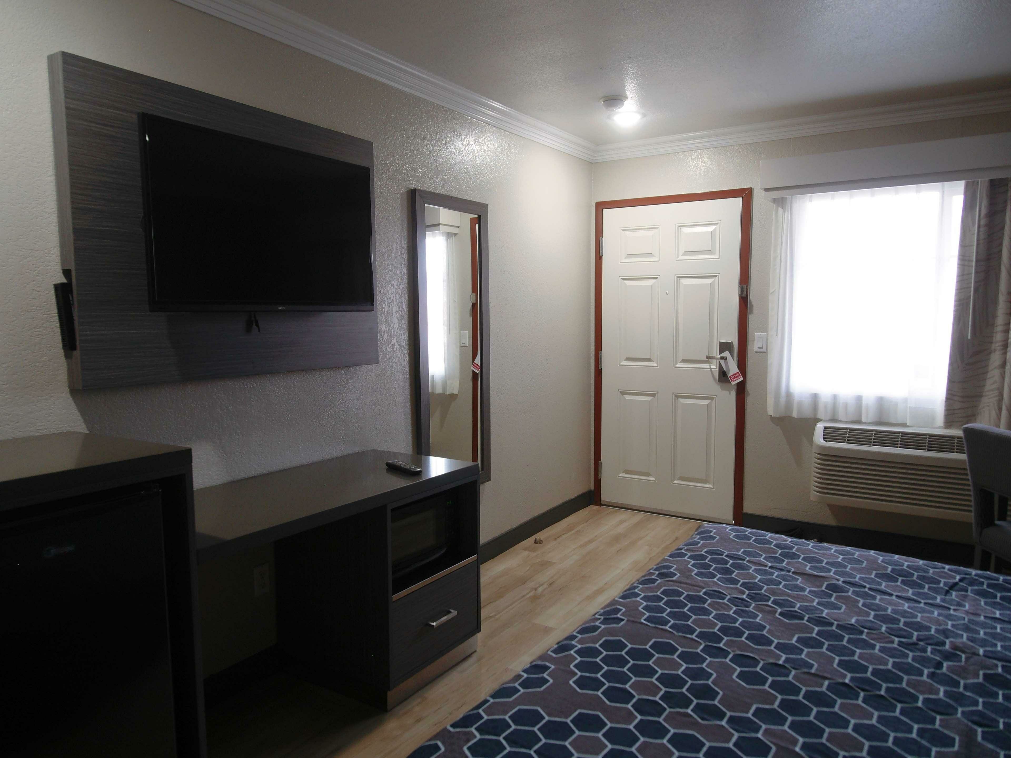 Фото Americas Best Value Inn Rialto