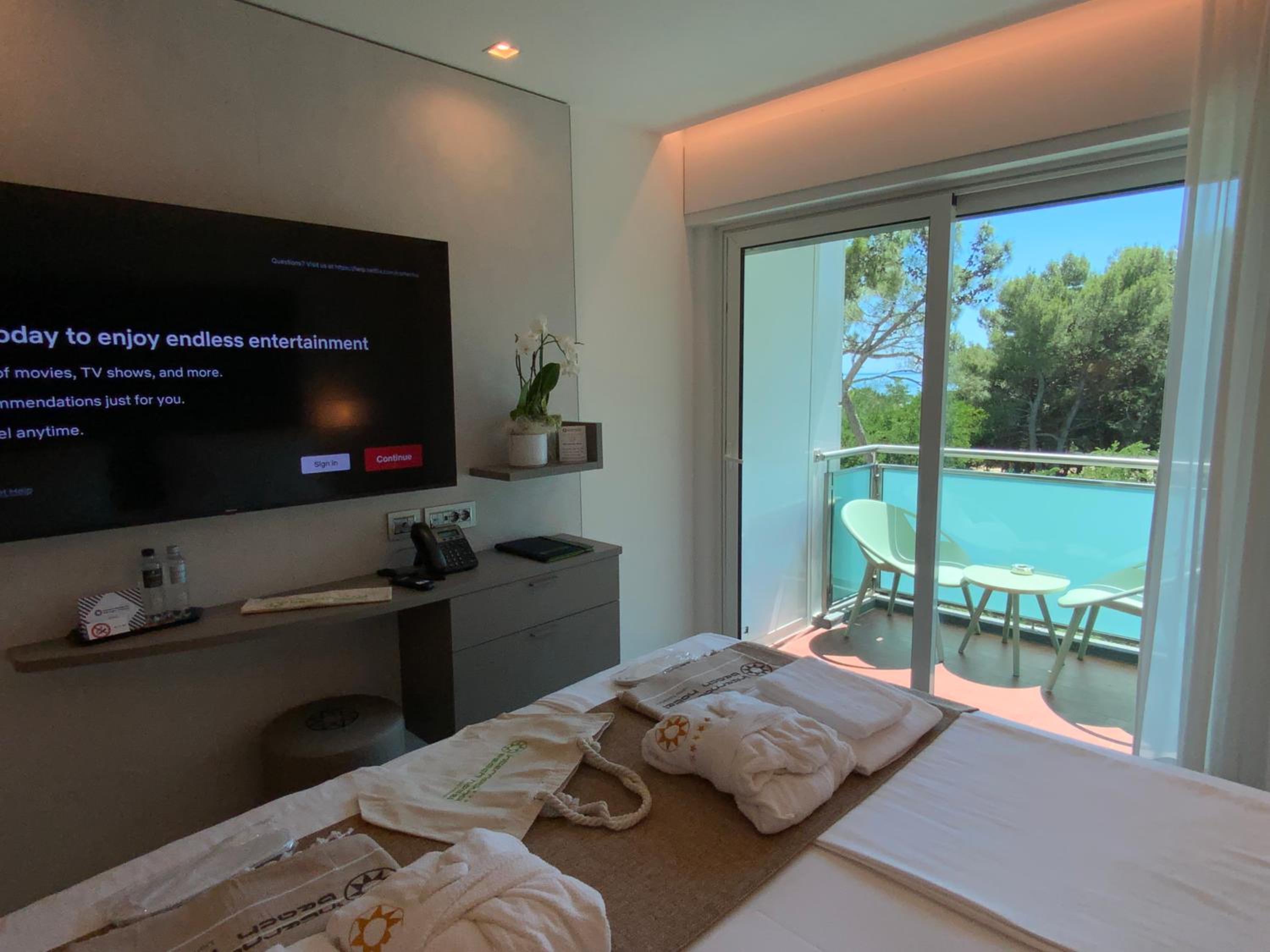 Фото International Beach Hotel