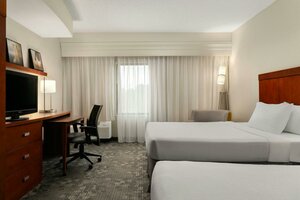 Гостиница Courtyard Marriott Salisbury