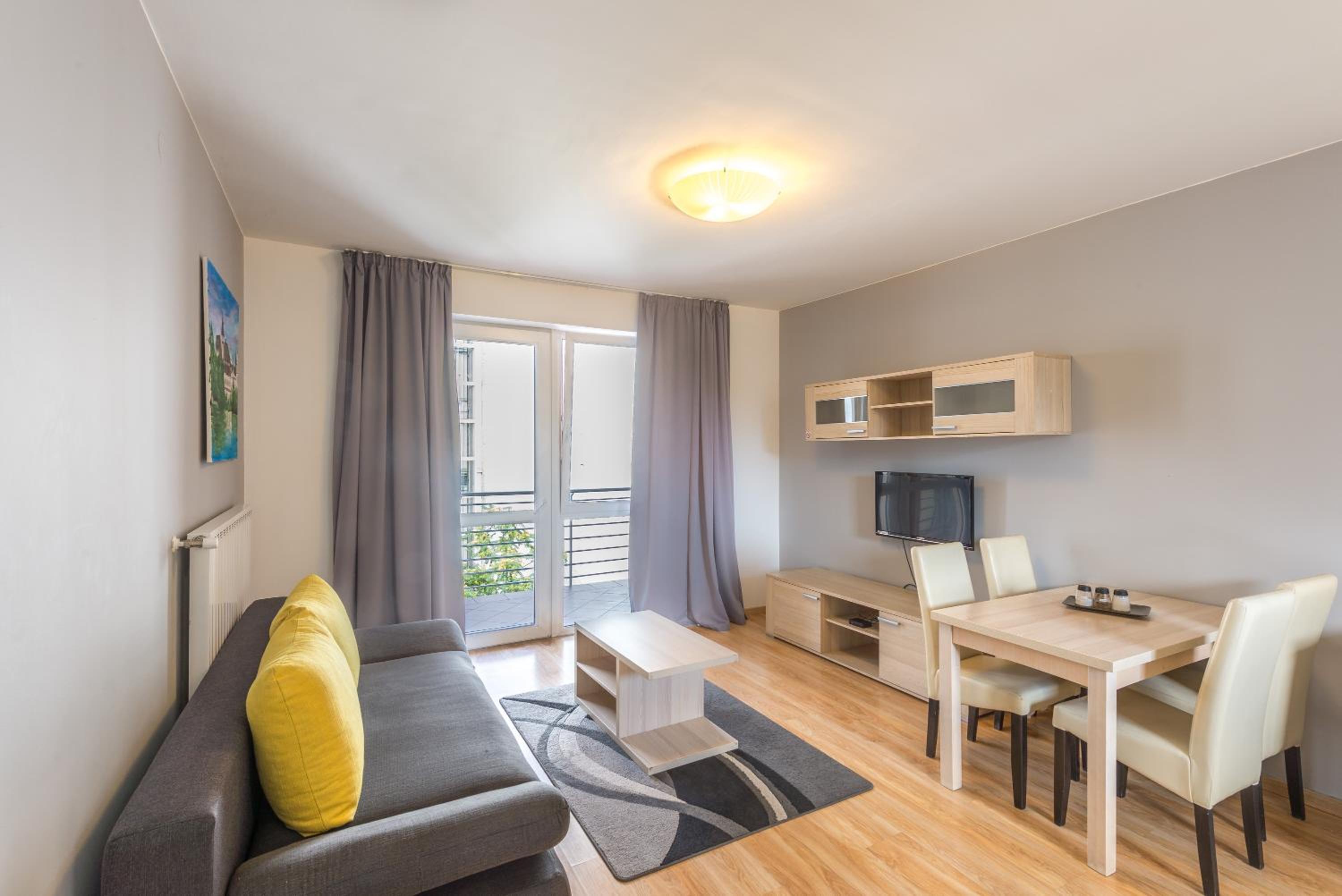 Фото Corvin Plaza Apartments and Suites