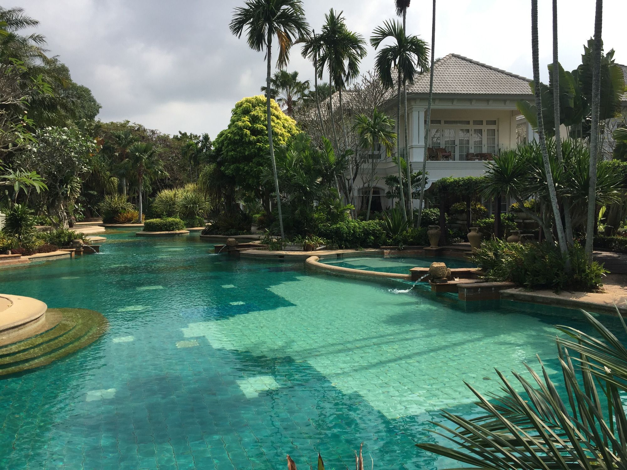 Фото Baan Dhewaran Beachfront Villa