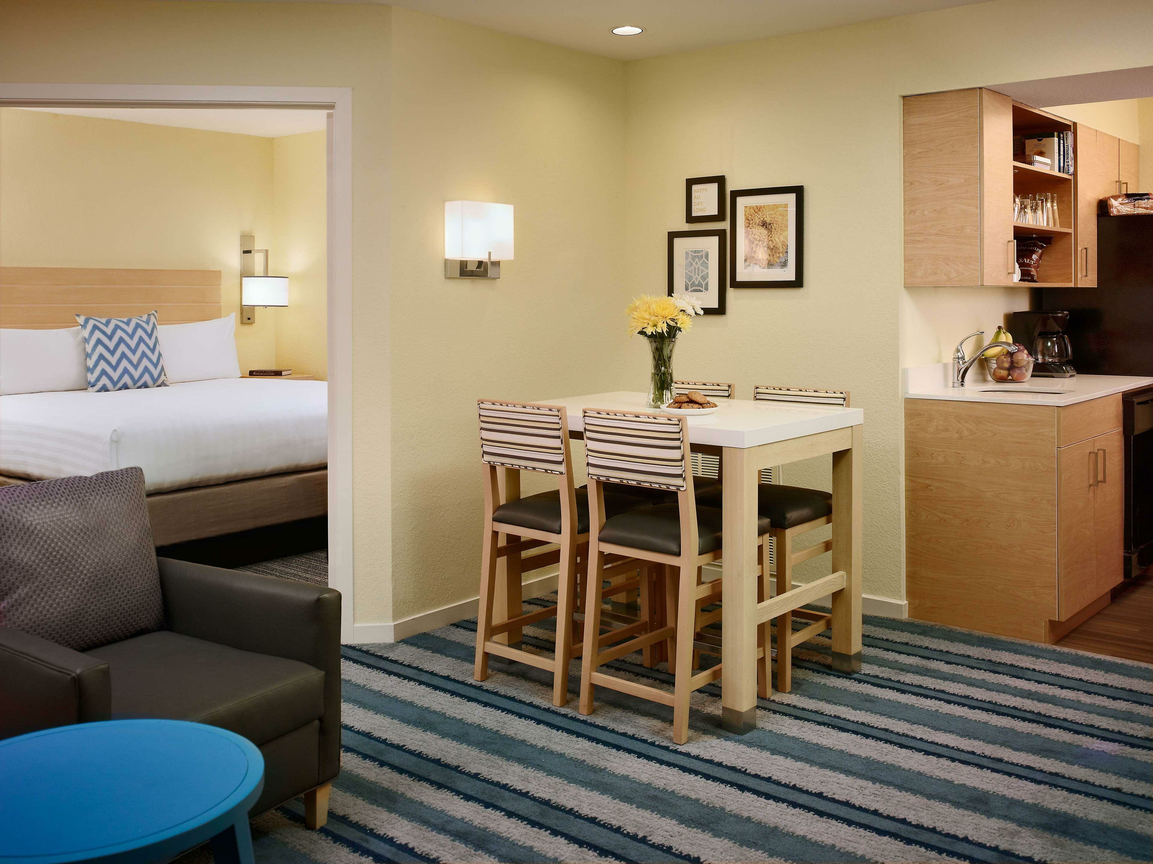 Фото Sonesta Es Suites St. Louis Westport