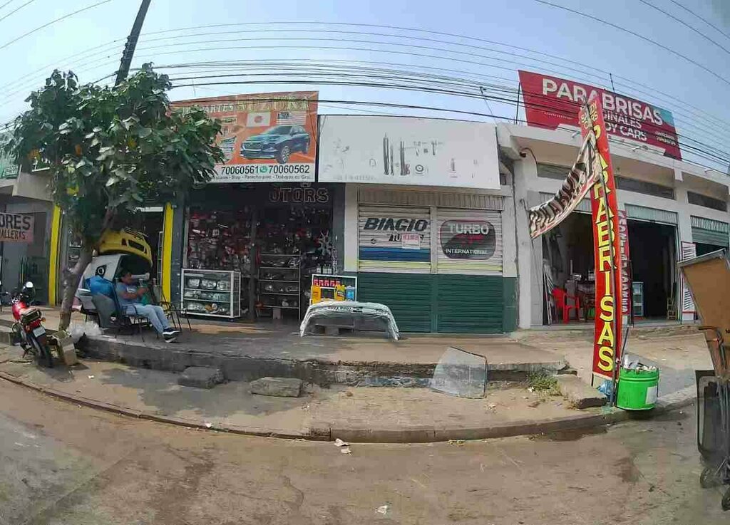 Car dealership Auto Partes Suzuki, Santa Cruz de la Sierra, photo