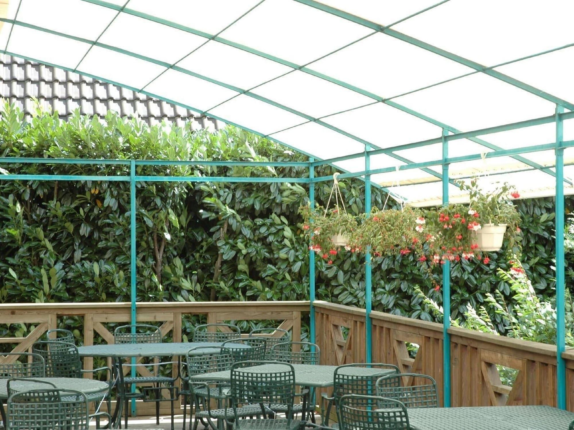 Фото Logis Hôtel Les Pages