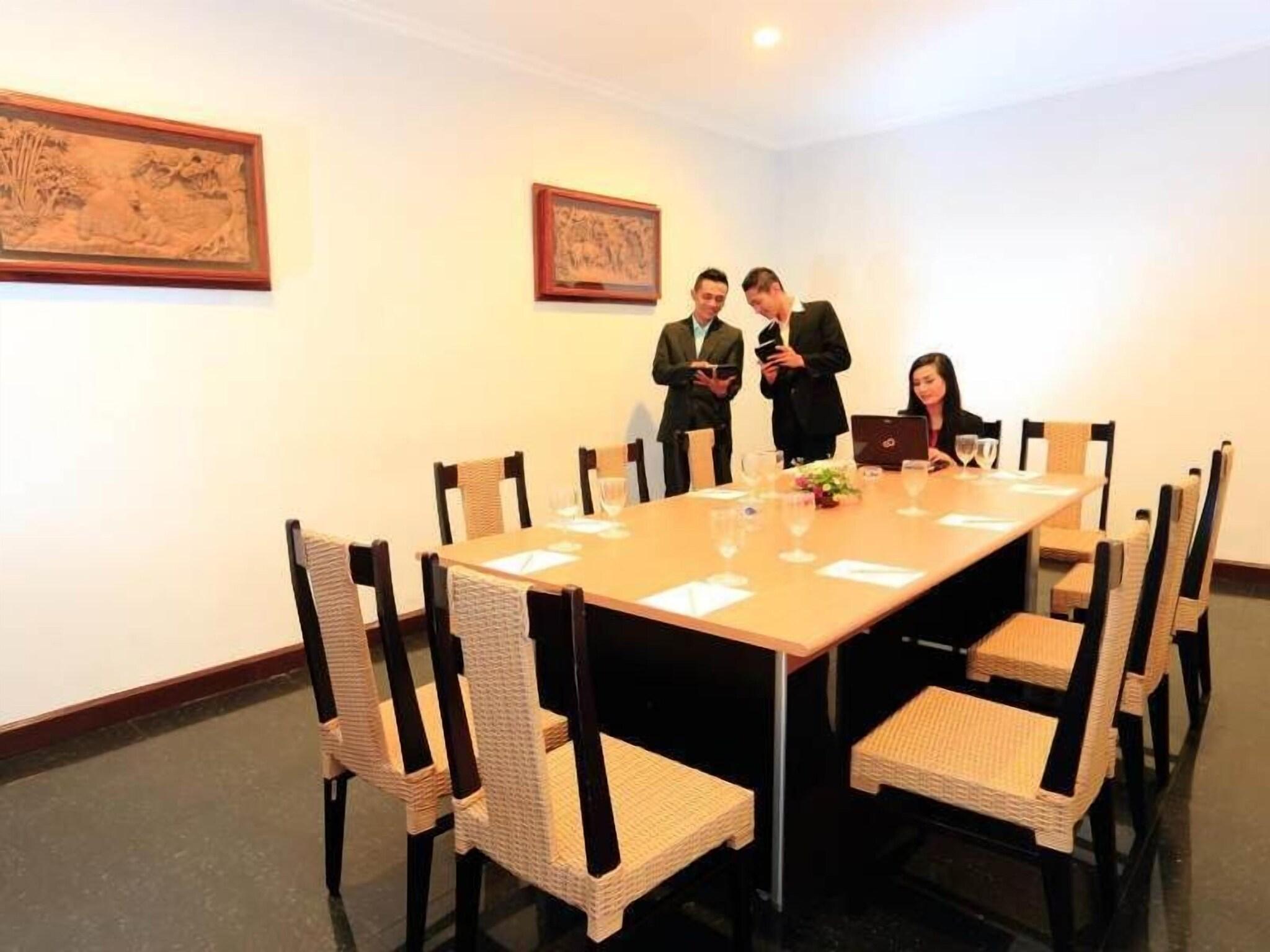 Фото Hotel Merdeka Kediri