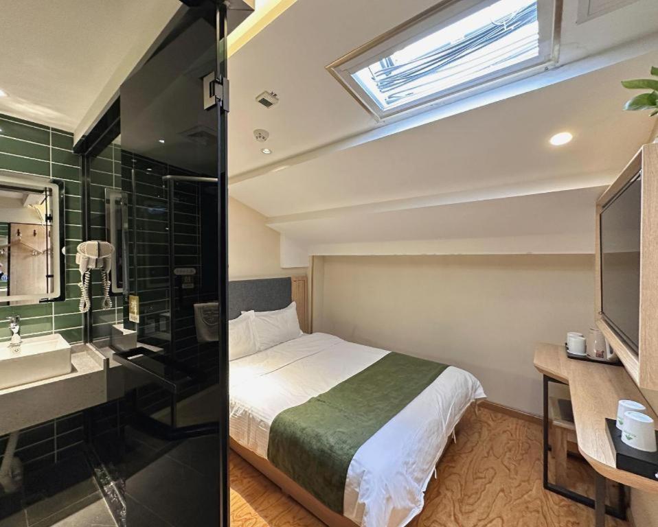 Фото GreenTree Inn Express Hotel (Beijing Qianmen Dashilan)