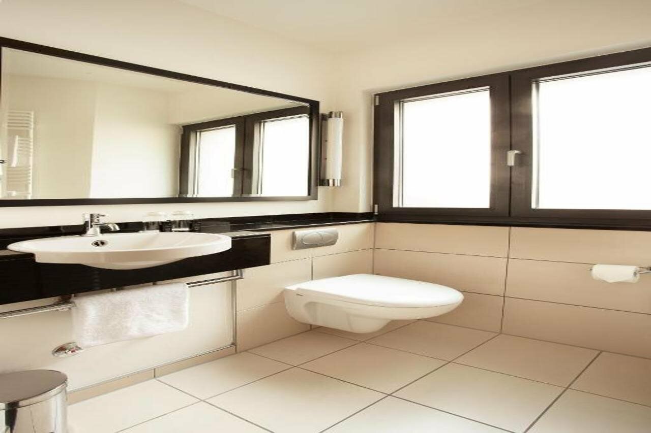 Фото Townhouse Hotel