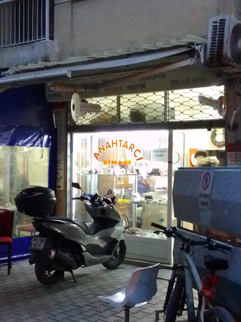 Metal items repair Keymaker Sinasi, Izmir, photo
