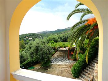 Фото Dionysos Apartments