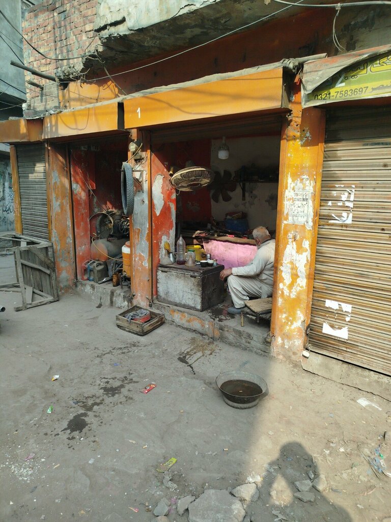 Tire service Puncher shop, Lahore, photo