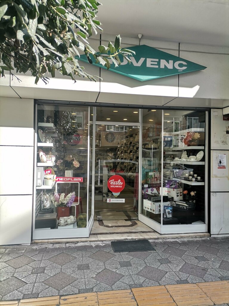 Tableware shop Guvenc, Istanbul, photo