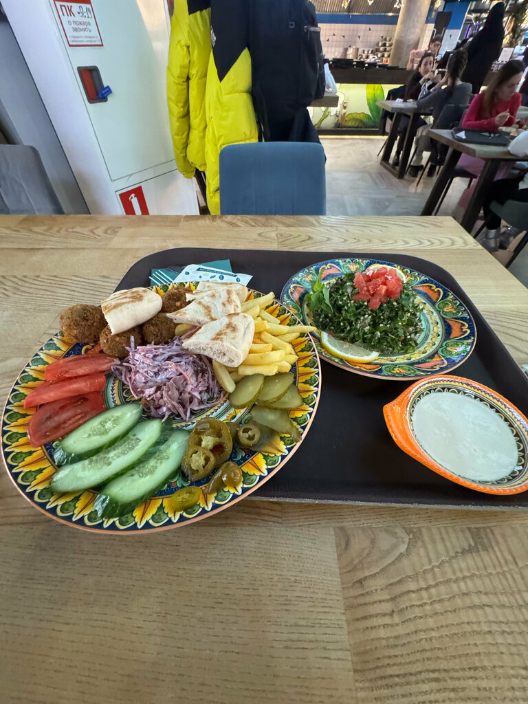 Shopping mall Galleria Mall, Dubai, photo