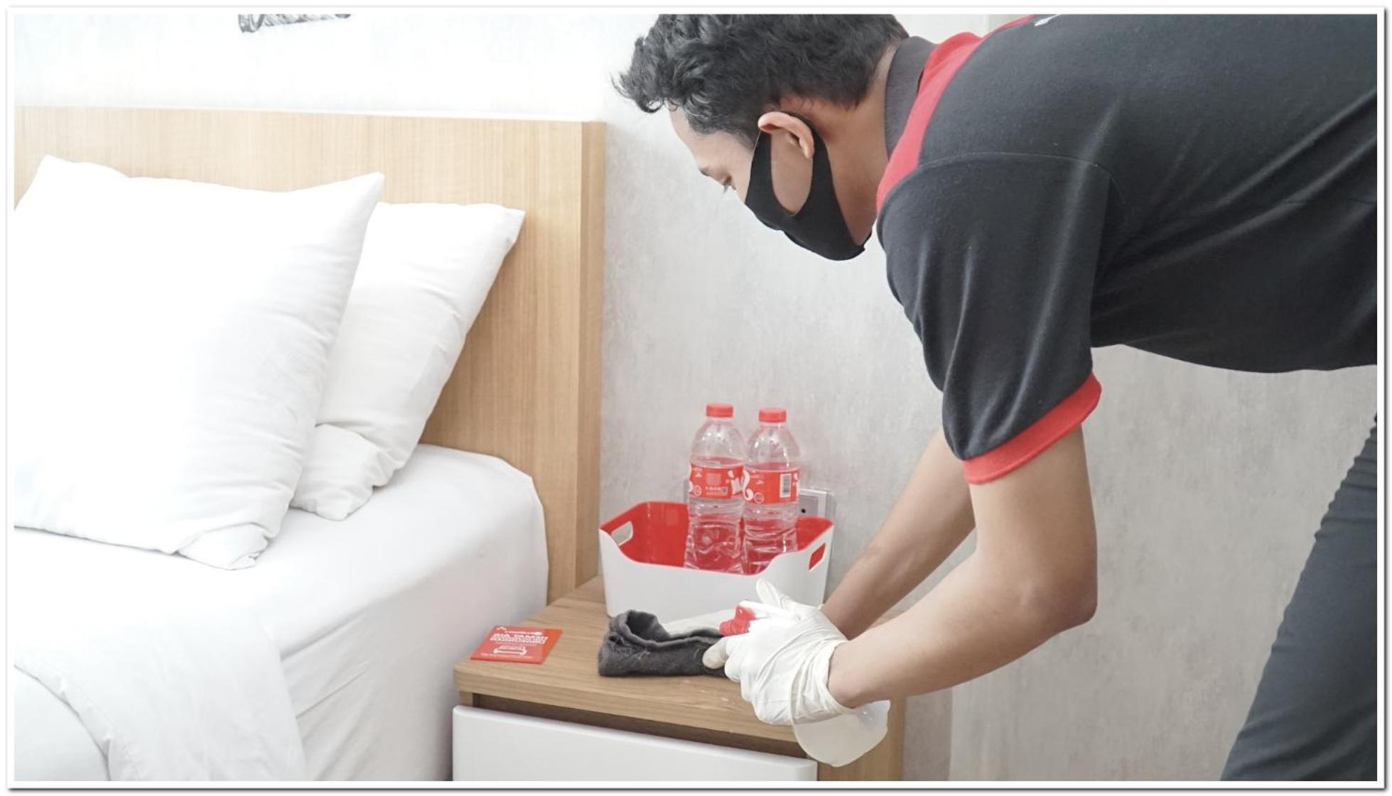 Фото RedDoorz near Cilandak Town Square