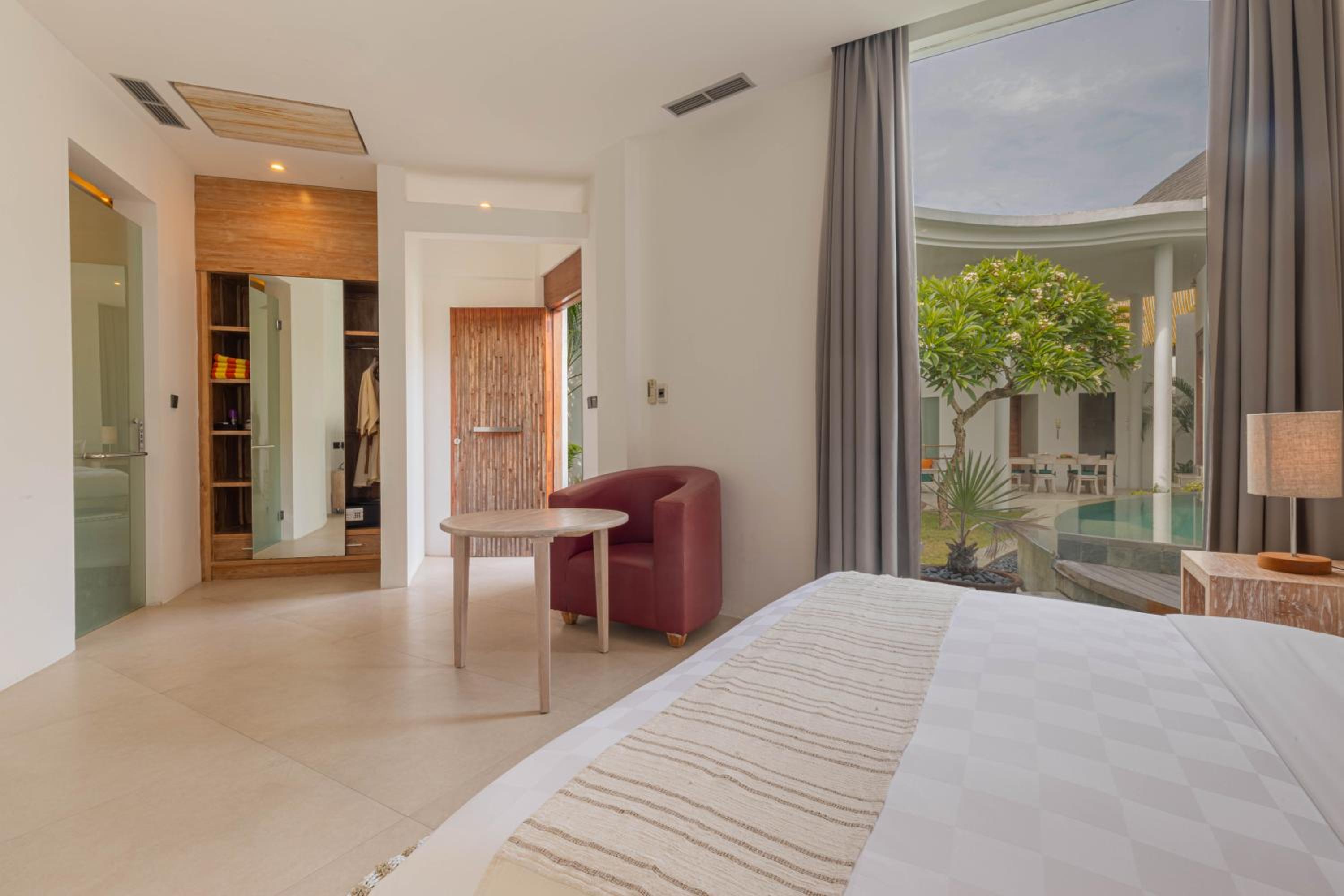 Фото Taman Mesari Luxury Villas-Seminyak
