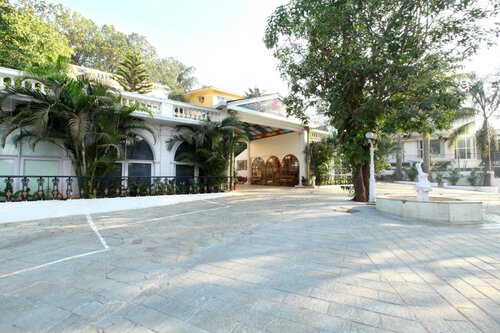 Гостиница Avion Holiday Resort в Лонавала