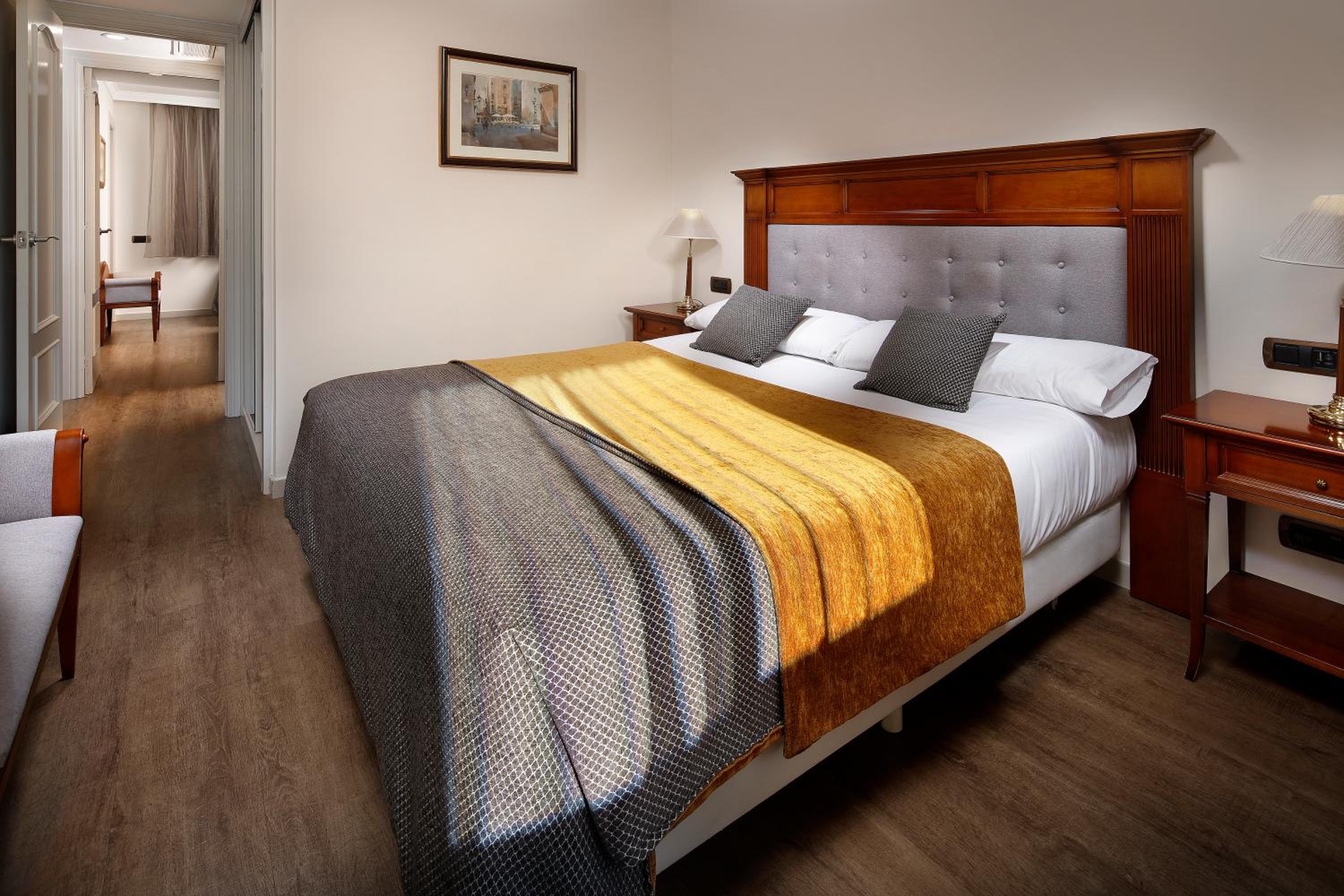 Фото Aparthotel Hispanos 7 Suiza